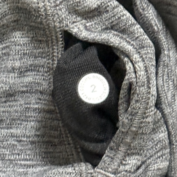 Lululemon Women’s Grey Leggings! Size 2! - Picture 3 of 8